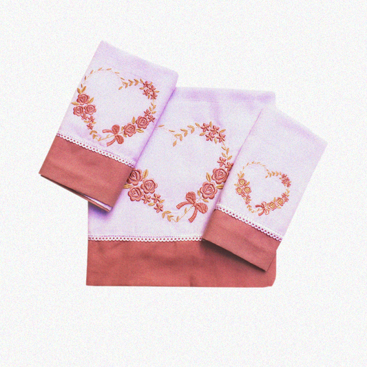 Kit com 3 peças (toalha fralda, lenço de boca e fralda de passeio) - Feminino