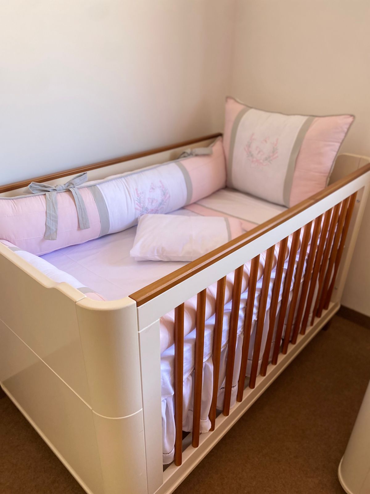 Kit de Berço - Encantado - 8 Peças - Feminino - Rosa Bebê/Cinza-Borboletas