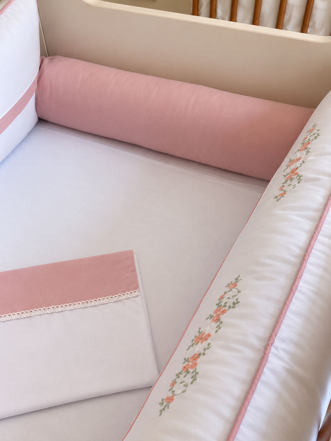 Kit de Berço Jardim de Maria  - 9 Peças - Feminino - Branco/Rose