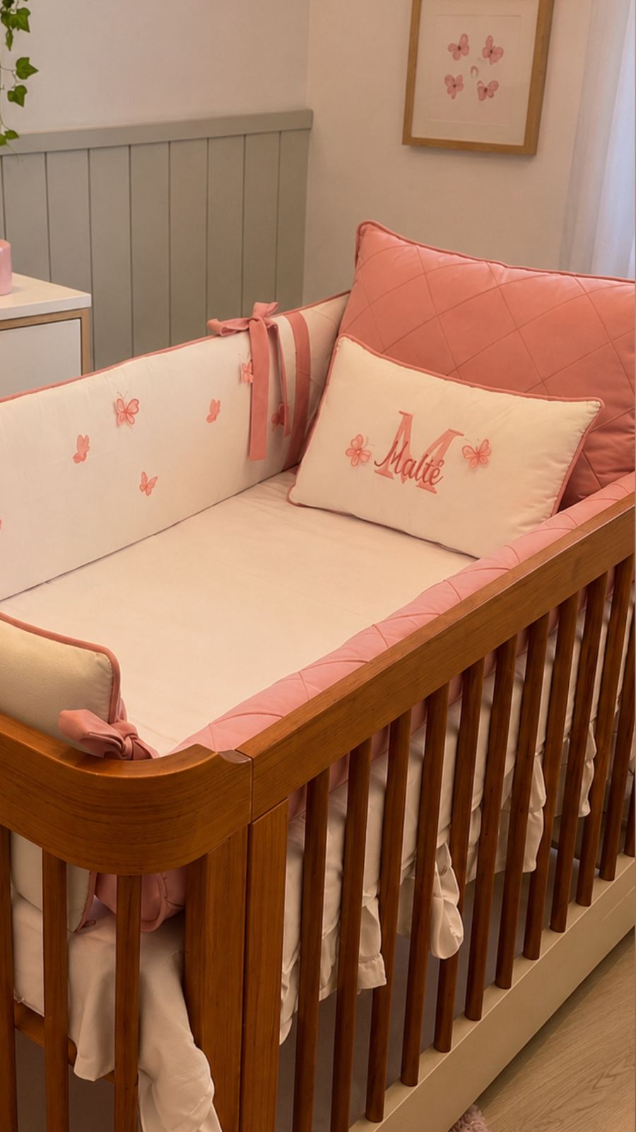 Kit Berço Encantado Luxo  Borboletas 3D- 8 Peças - Rose/Branco-feminino